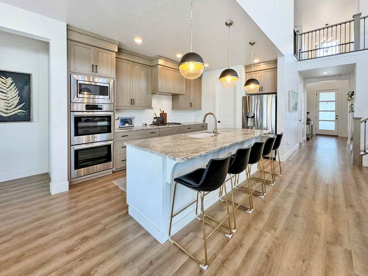 8168 W Brooks Dr - Photo 6 of 20