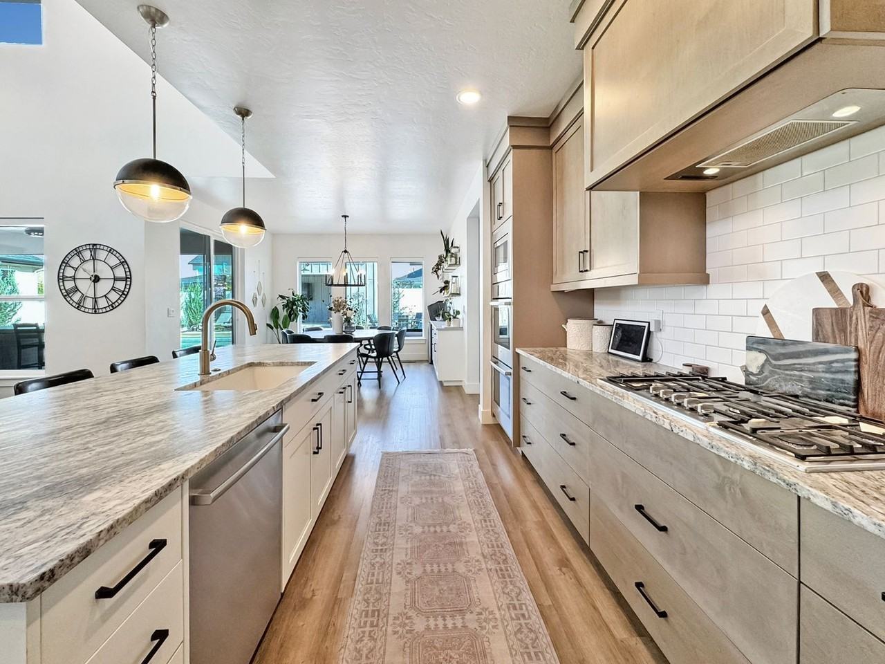 8168 W Brooks Dr - Photo 7 of 20