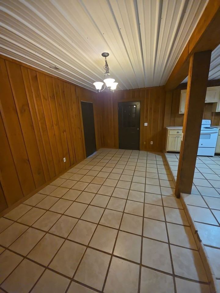 233 Macarthur Ln - Photo 3 of 17