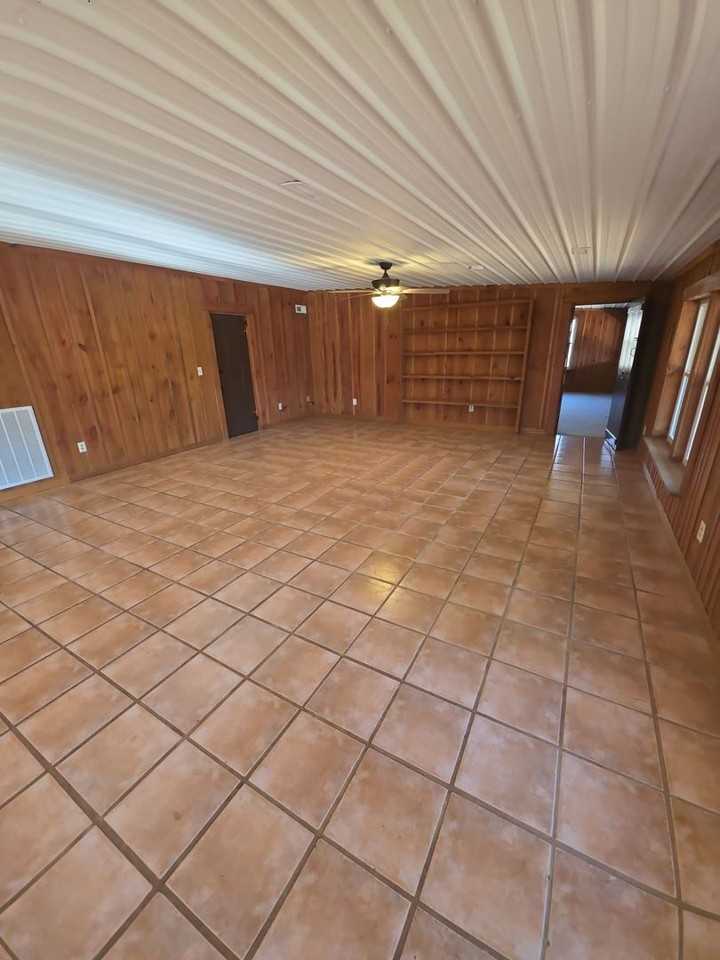 233 Macarthur Ln - Photo 6 of 17