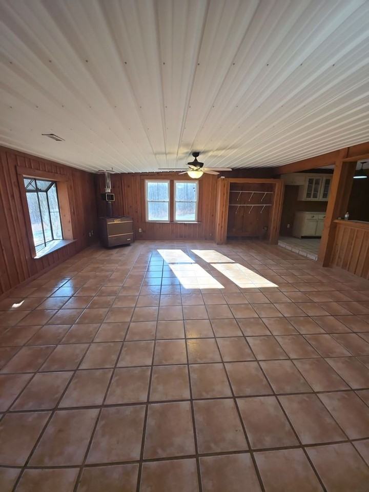 233 Macarthur Ln - Photo 7 of 17