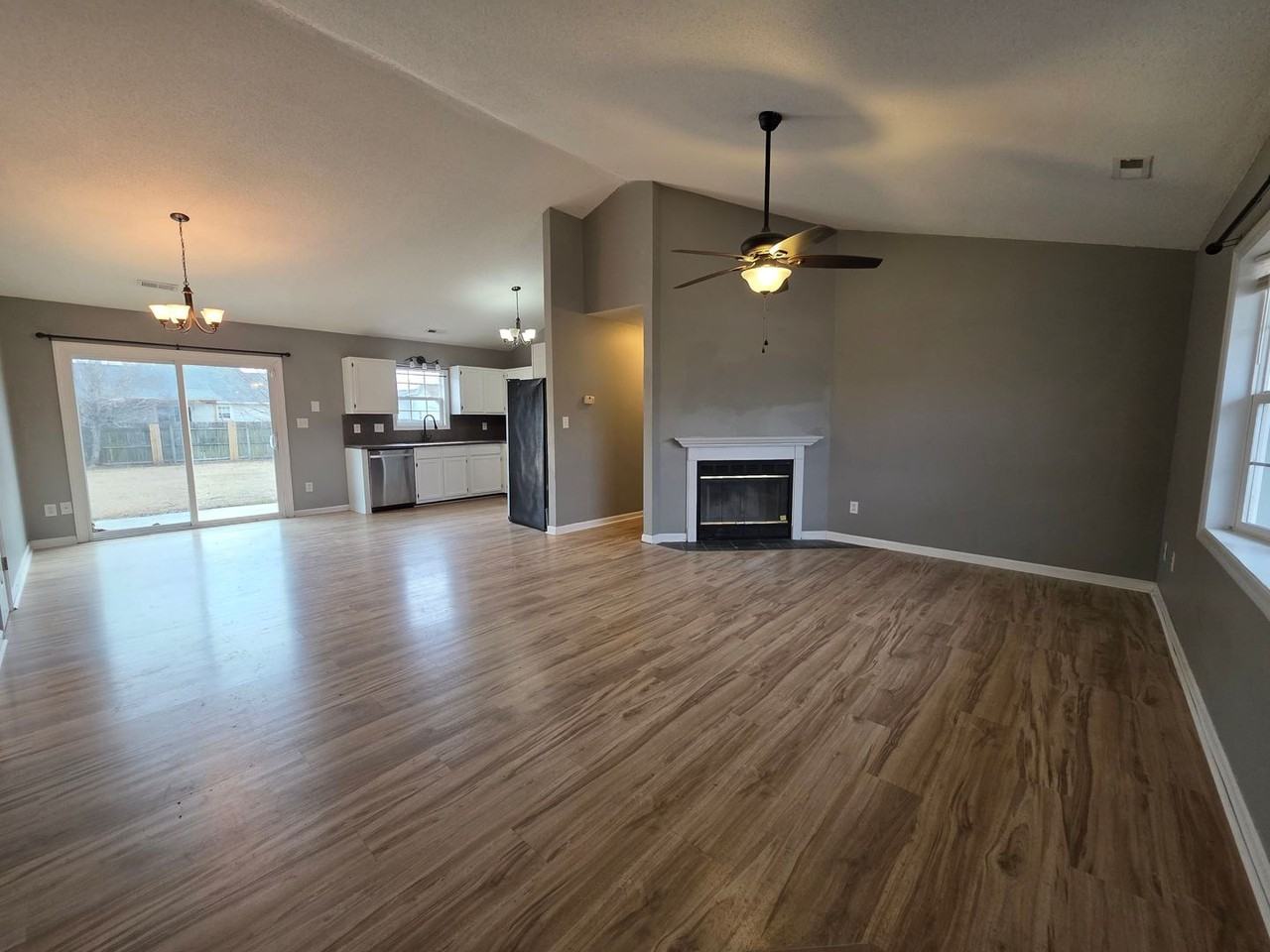 425 Dion Dr - Photo 3 of 18