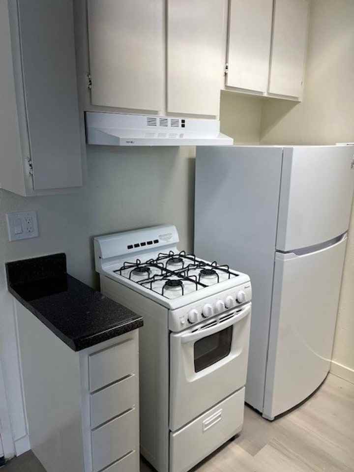 339 Vernon Ave - Photo 6 of 23