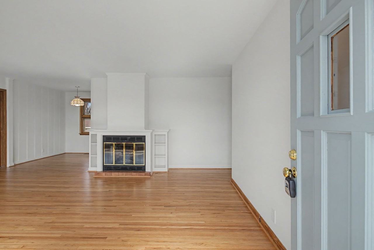 2112 June Dr - Photo 6 of 40