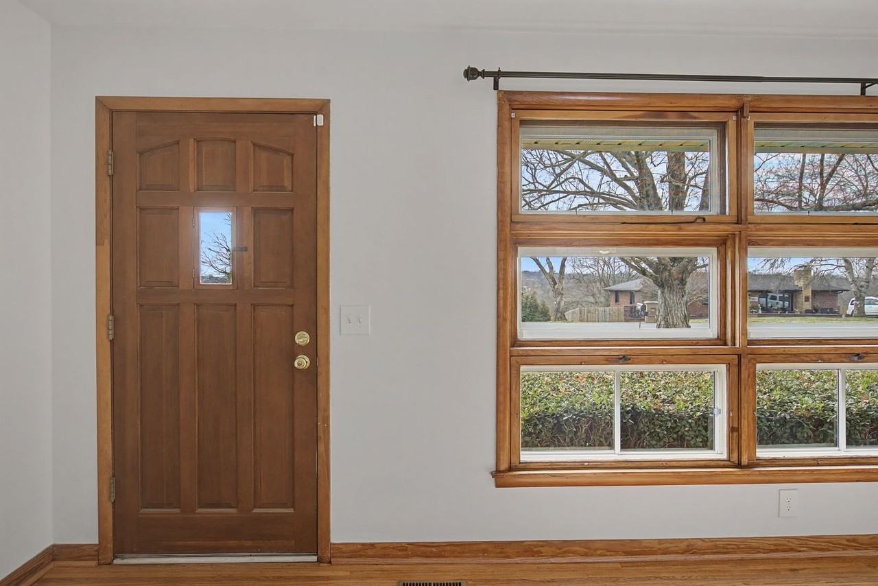 2112 June Dr - Photo 7 of 40