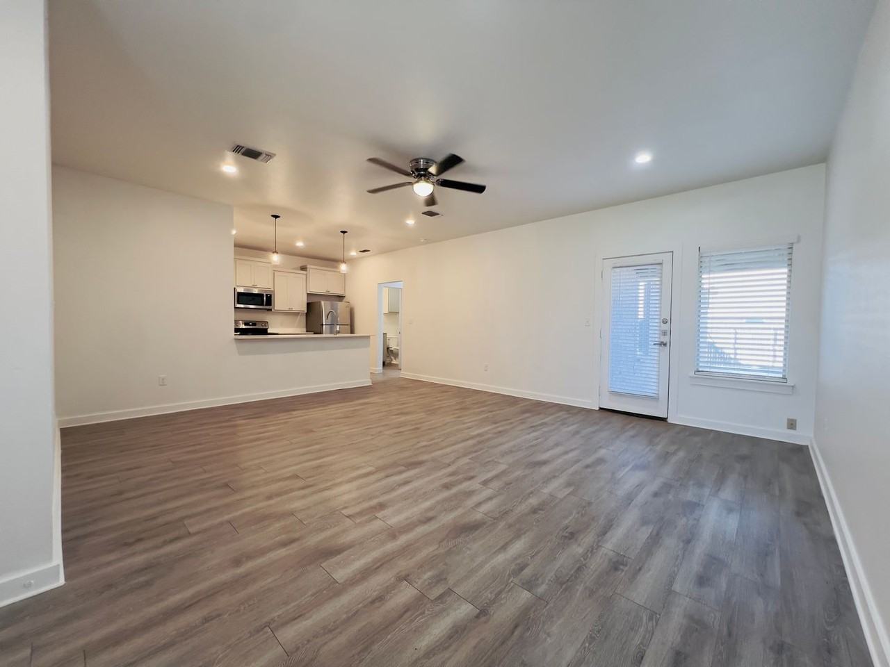 5612 Lehigh St - Photo 3 of 22