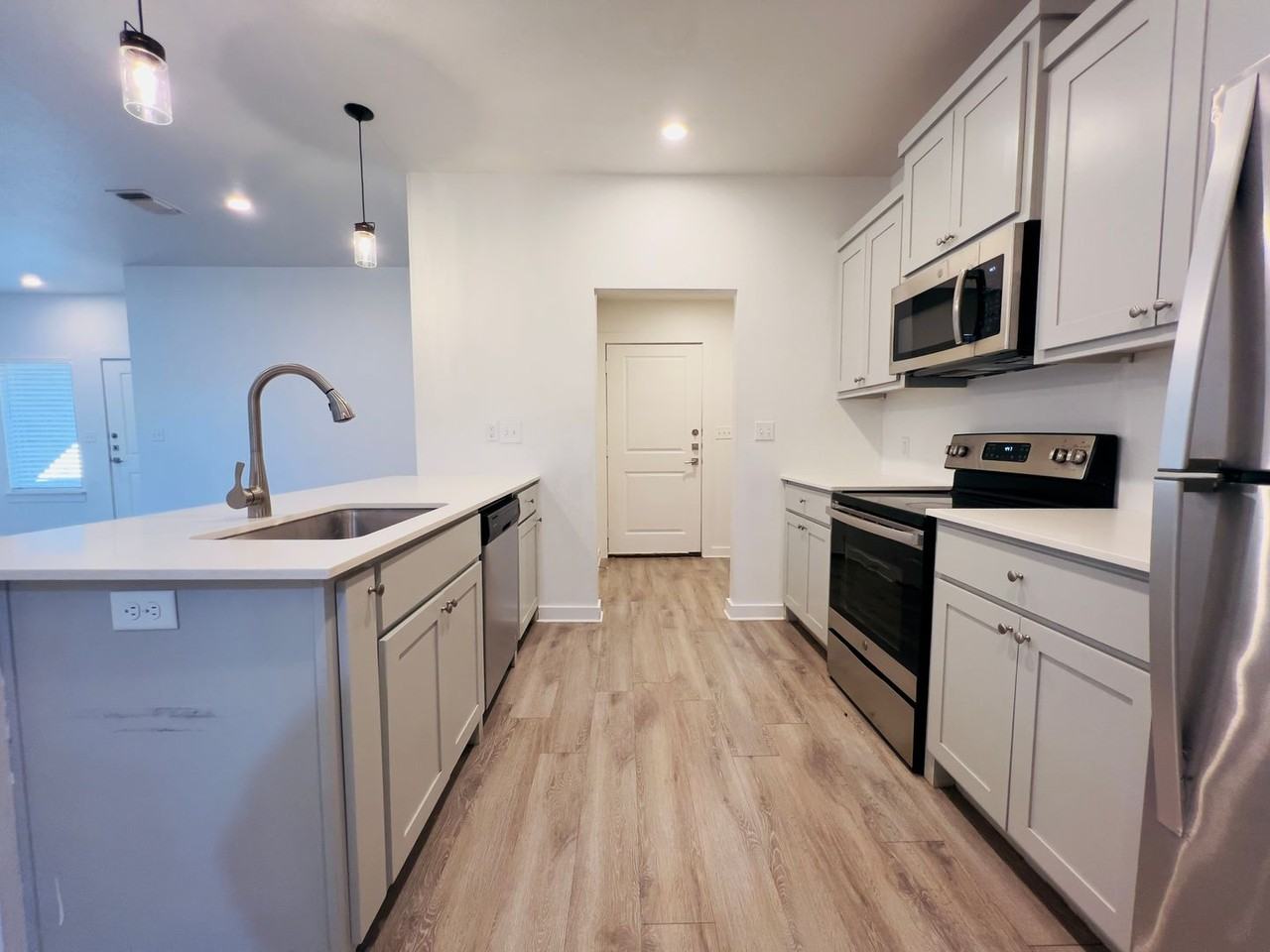 5612 Lehigh St - Photo 7 of 22