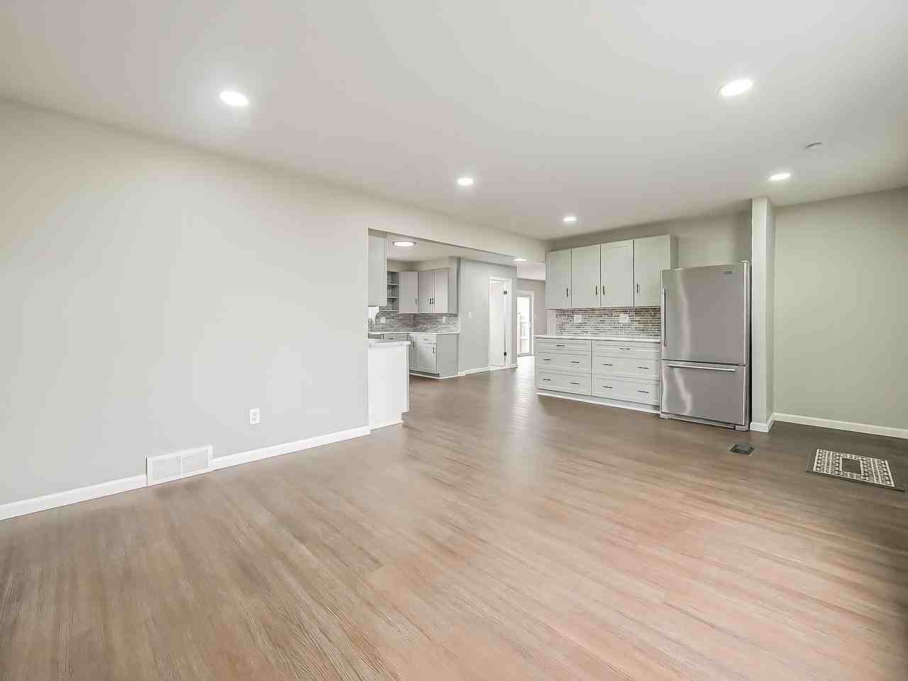 11780 Haggerty Rd - Photo 4 of 41