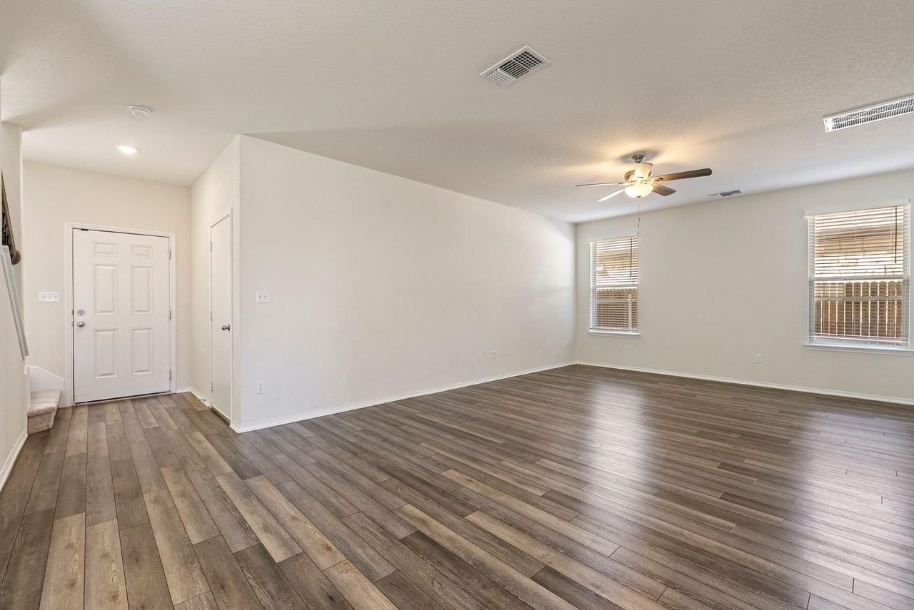 420 Bella Luna Way - Photo 4 of 25