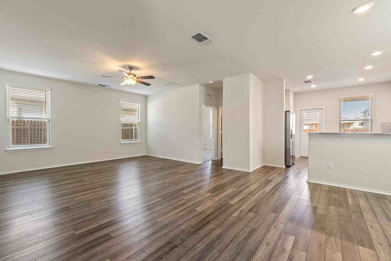 420 Bella Luna Way - Photo 5 of 25