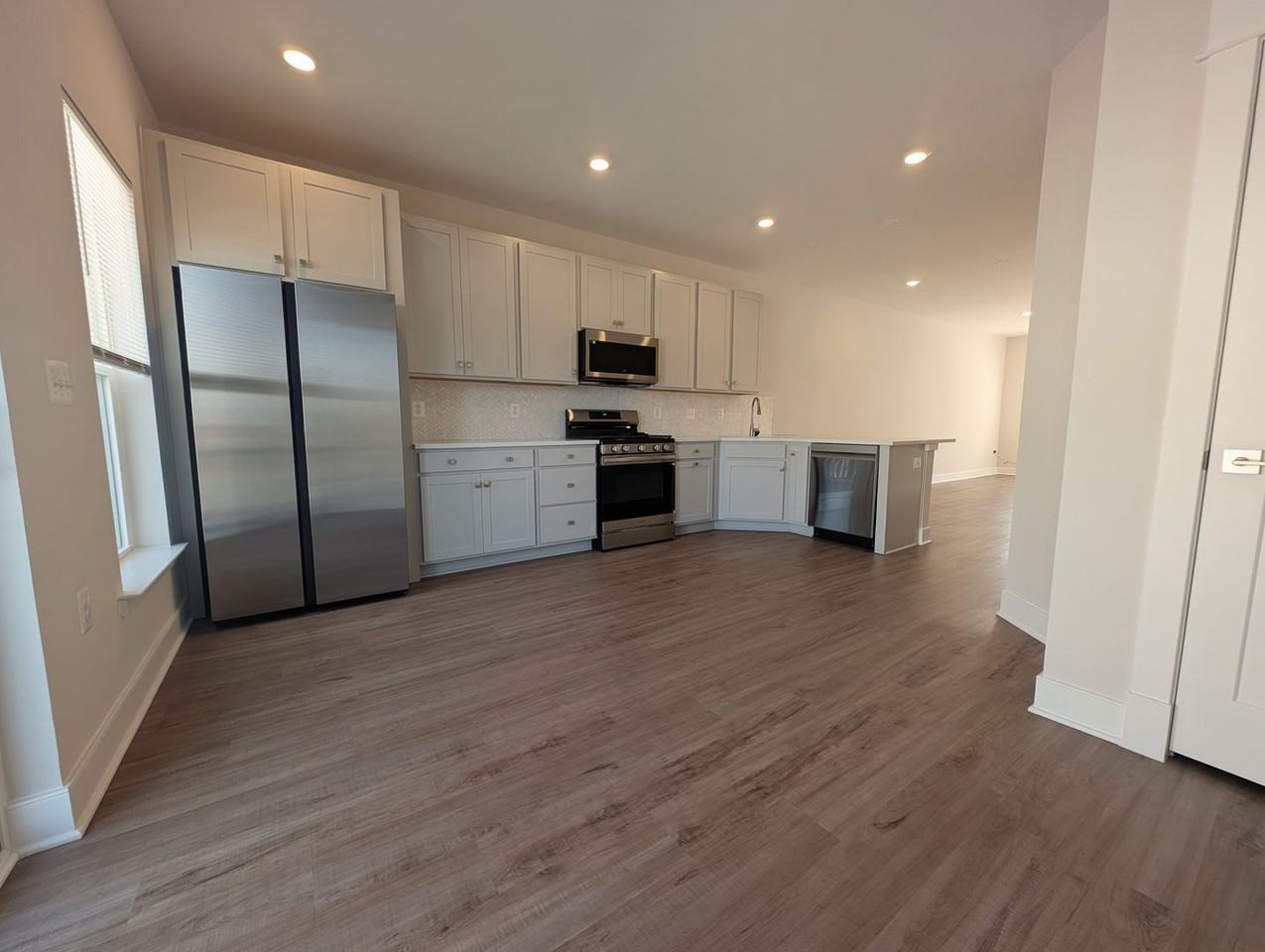22892 Tawny Pine Sq - Photo 3 of 27