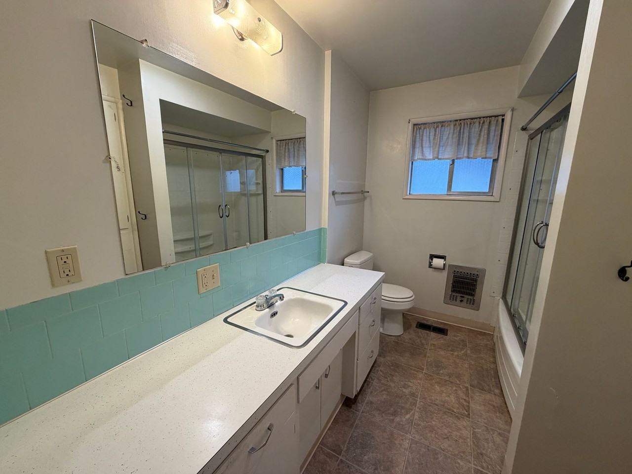 696 Se Miller Ave - Photo 5 of 8