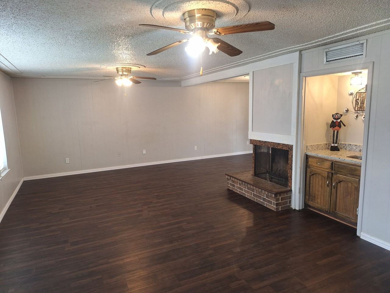6917 Bennington Dr - Photo 3 of 26