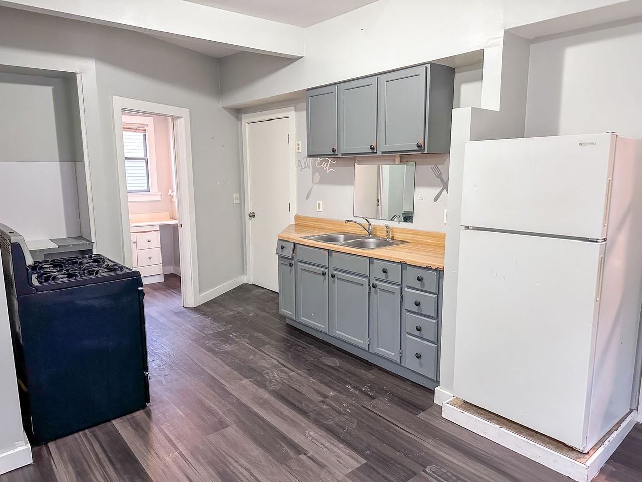 921 Fourth NW - Photo 3 of 15