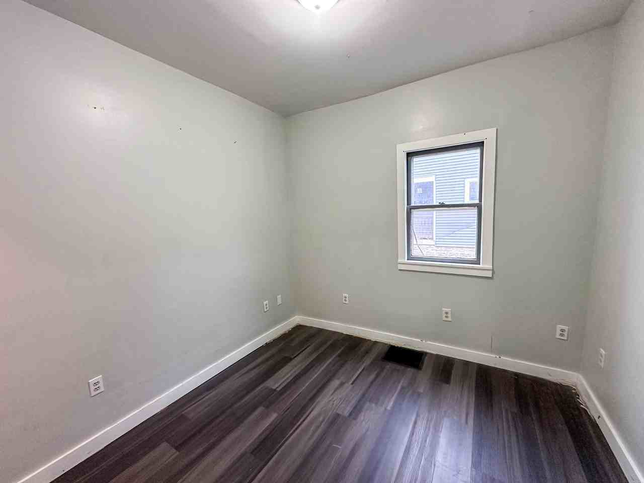 921 Fourth NW - Photo 5 of 15