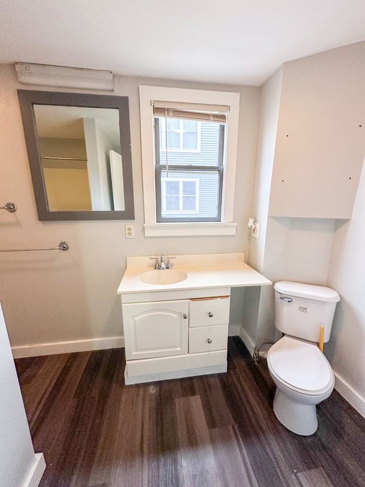 921 Fourth NW - Photo 6 of 15