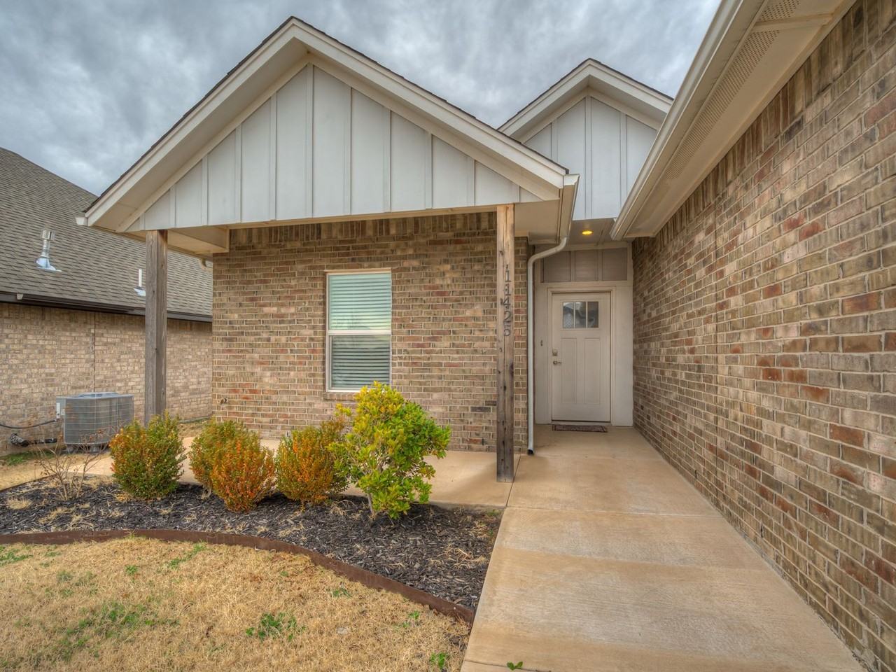 11425 Nw 100th Ct - Photo 2 of 50