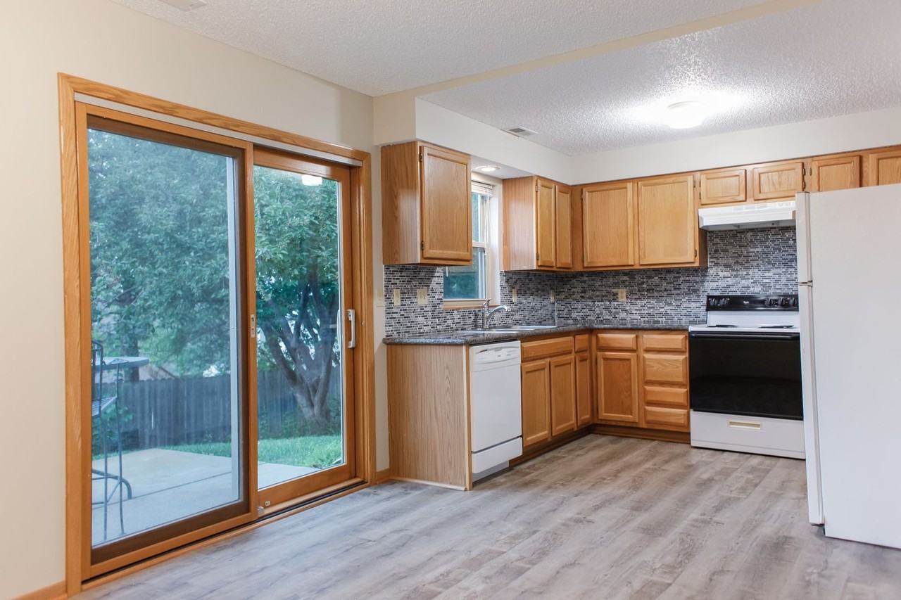 1610 Old Glory Rd - Photo 4 of 16