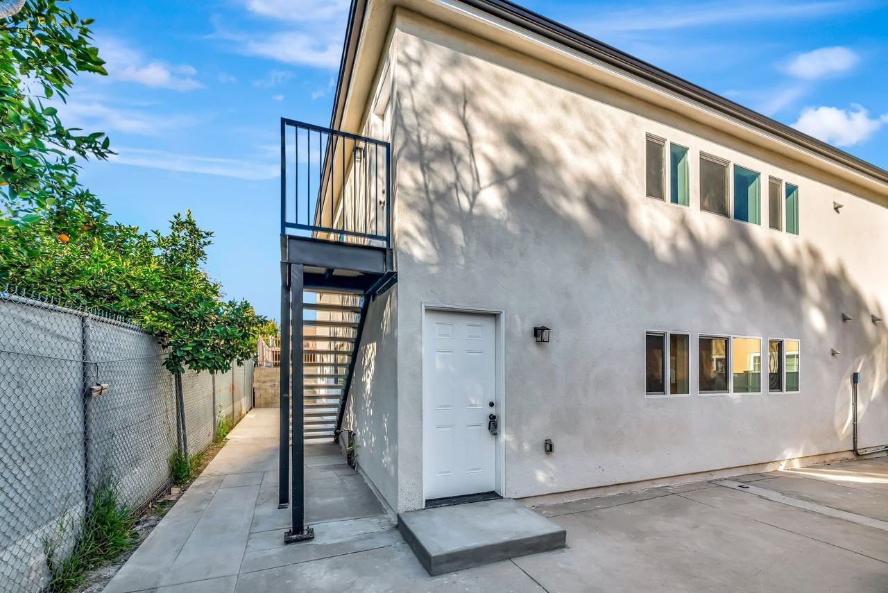 11845 Hamlin St North Hollywood, CA  91606 - Photo 2 of 19