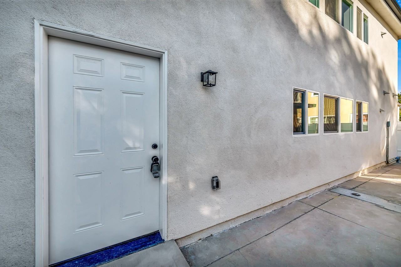 11845 Hamlin St North Hollywood, CA  91606 - Photo 4 of 19