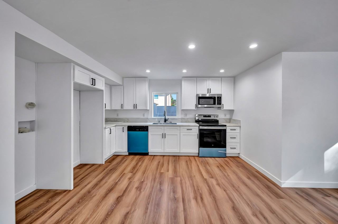 11845 Hamlin St North Hollywood, CA  91606 - Photo 5 of 19