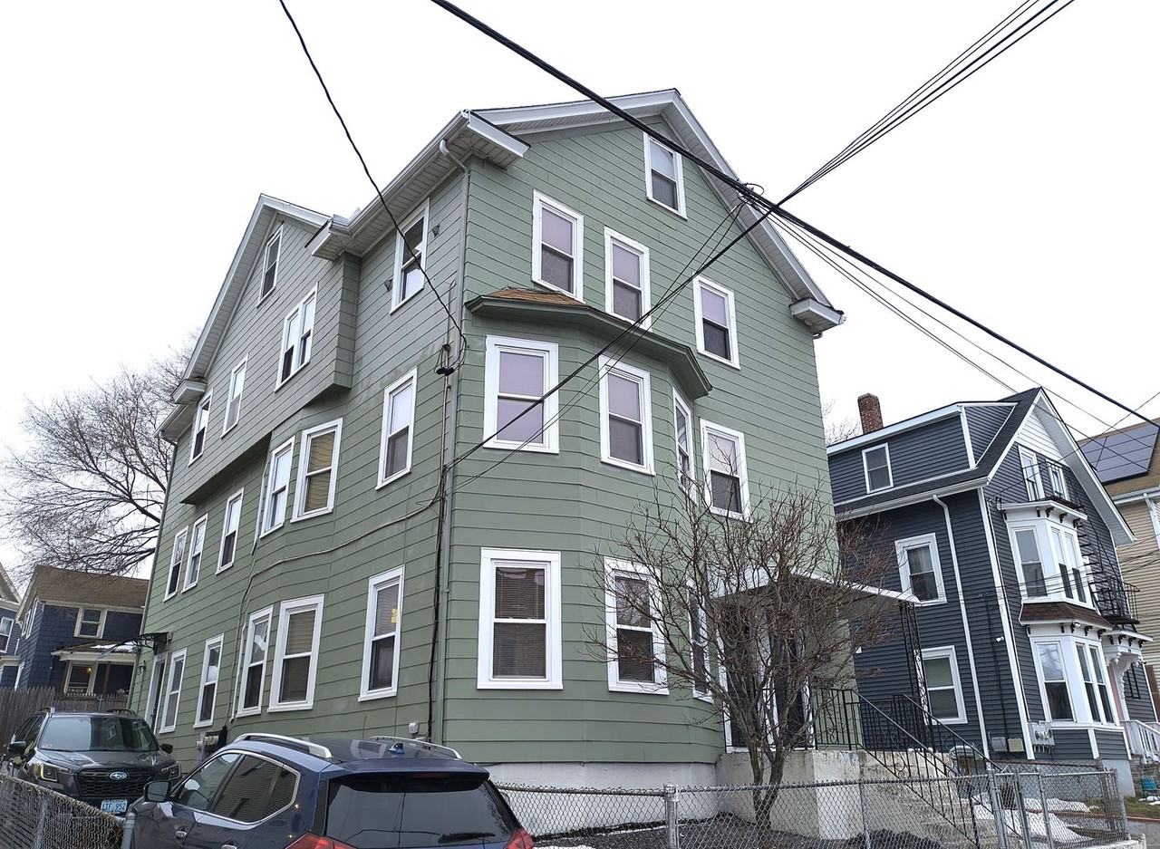 823 Main St - Photo 2 of 15