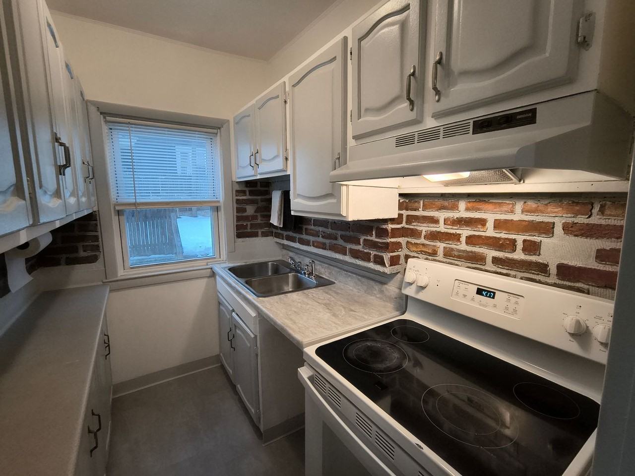 823 Main St - Photo 3 of 15