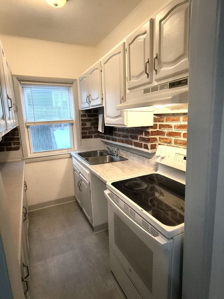 823 Main St - Photo 4 of 15