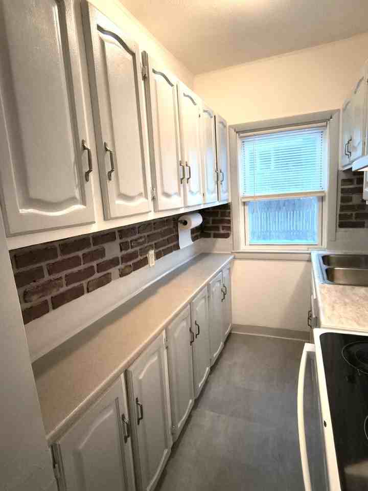 823 Main St - Photo 5 of 15