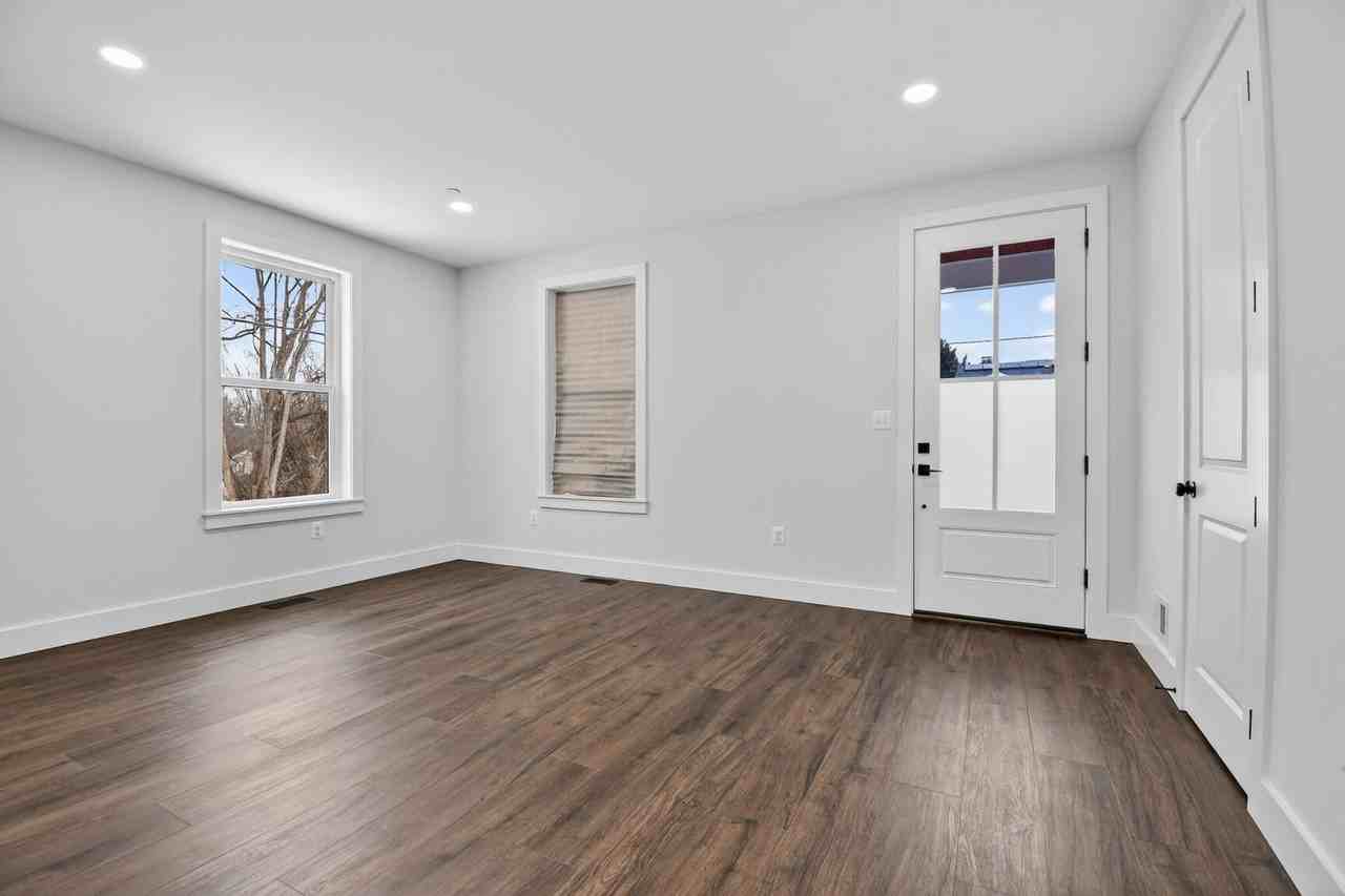 13102 Ideal Dr - Photo 3 of 48