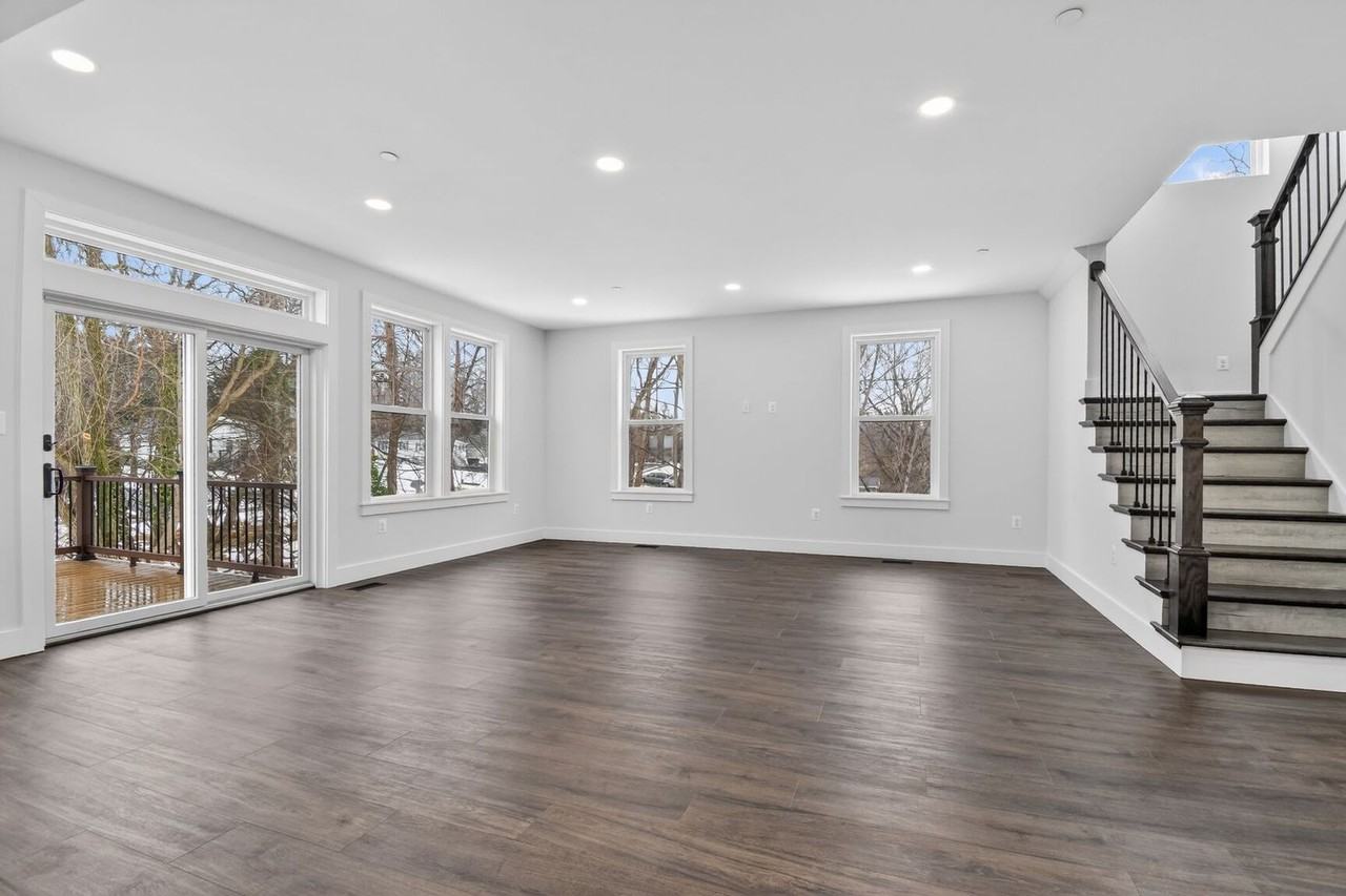 13102 Ideal Dr - Photo 5 of 48