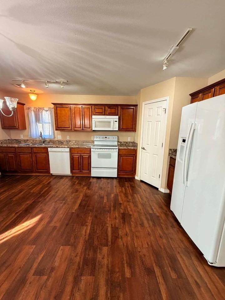 6175 County Lane 278 - Photo 5 of 23