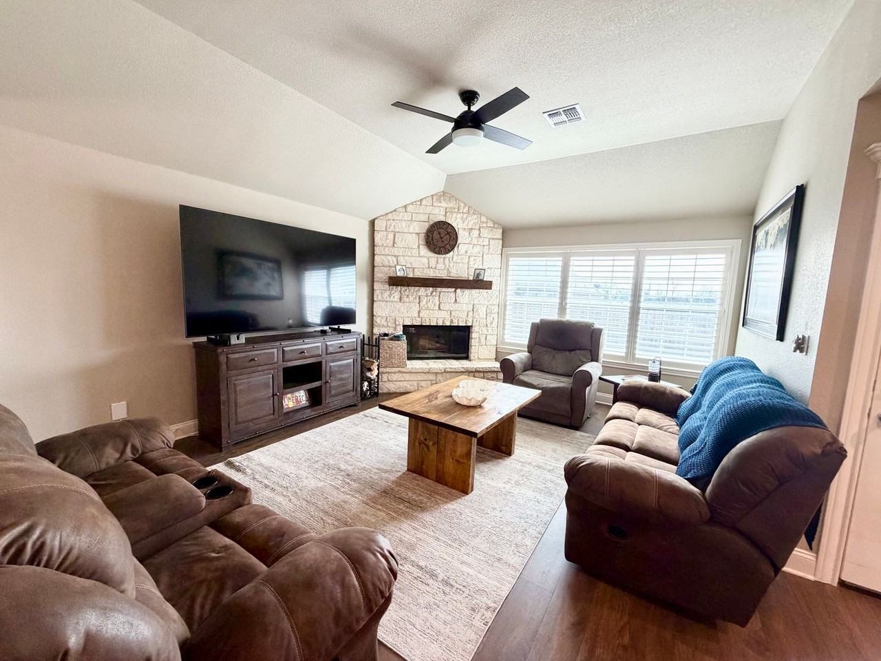 916 Cumberland St - Photo 7 of 28