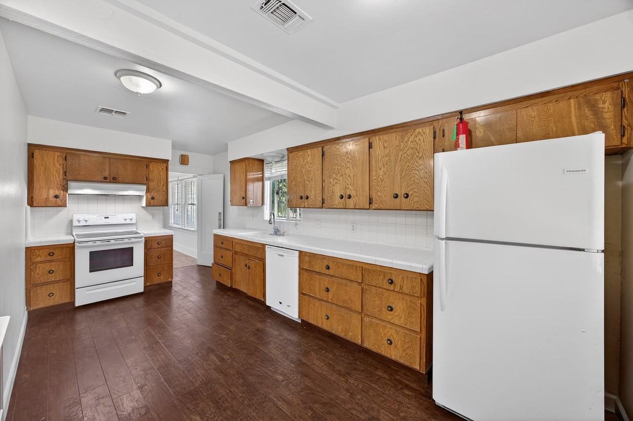 3804 E Kerckhoff Ave - Photo 6 of 24