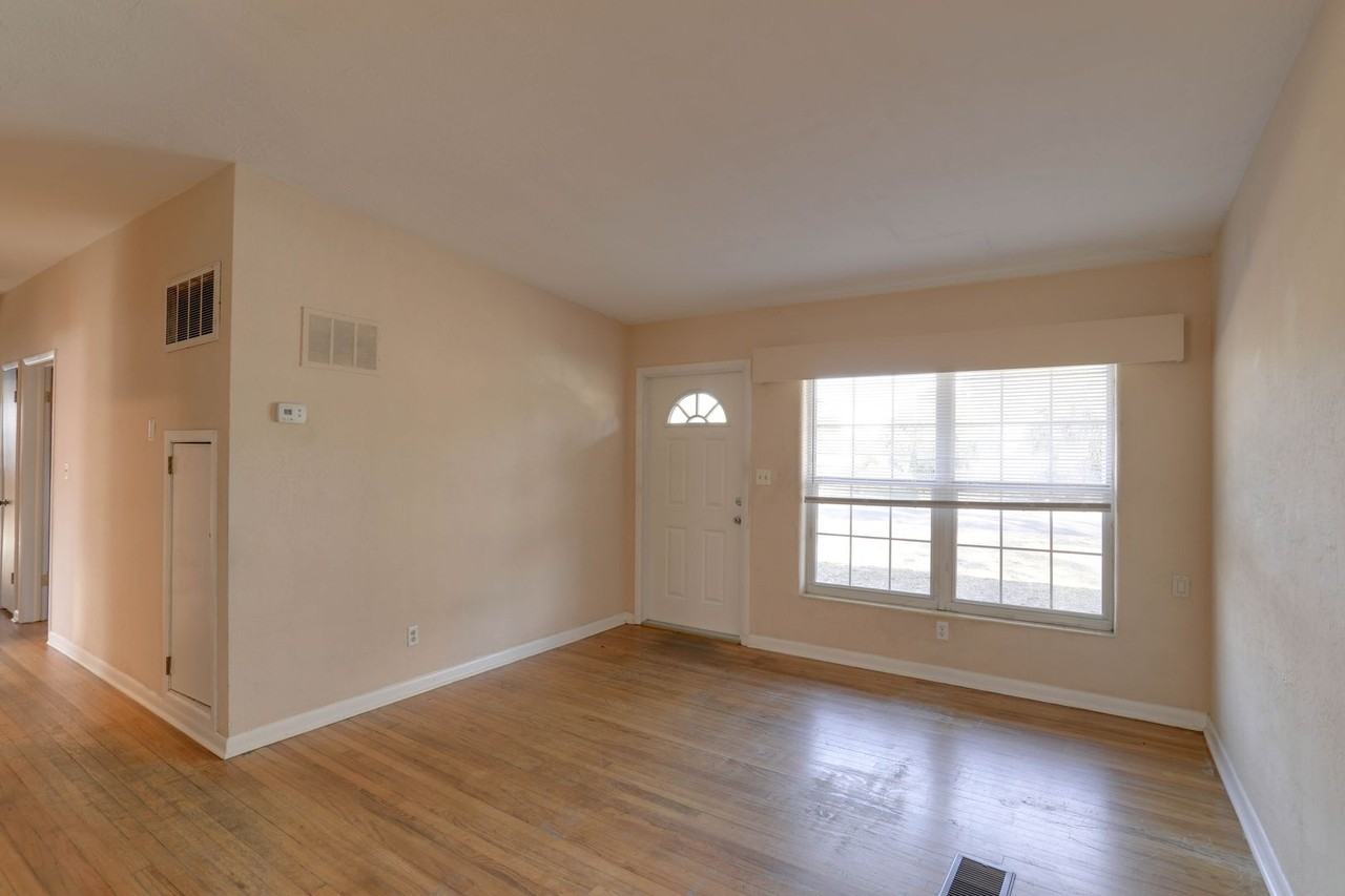 1704 Edmundshire Rd - Photo 4 of 22