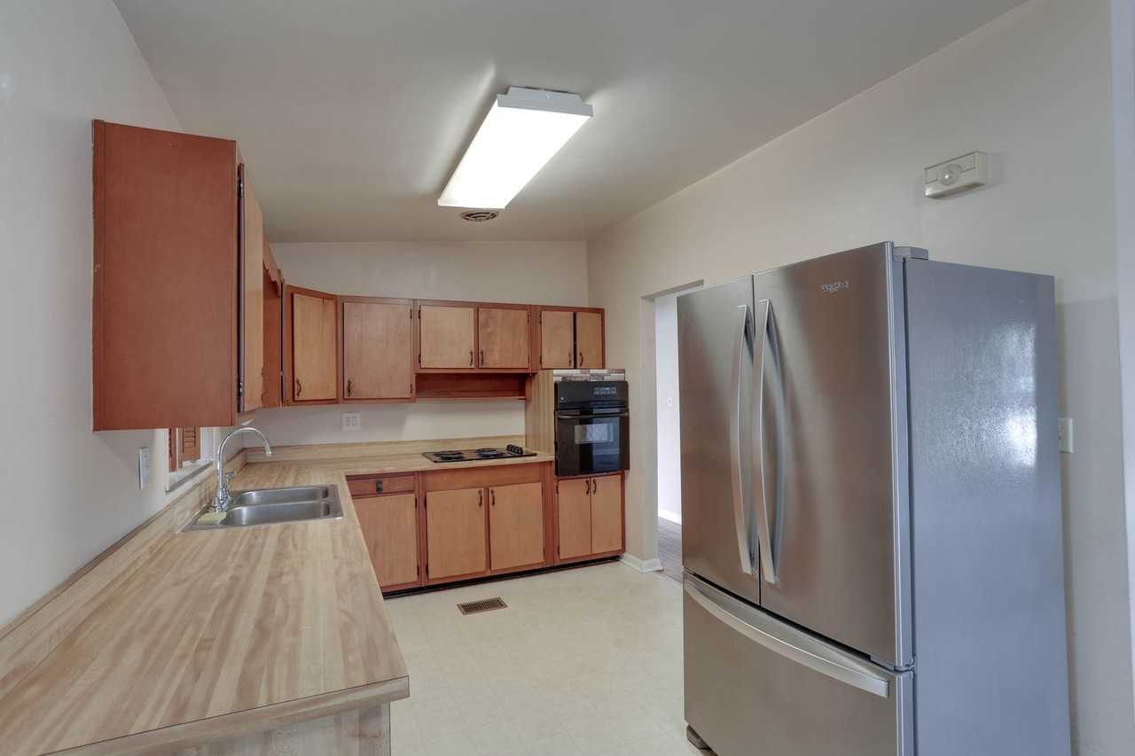 1704 Edmundshire Rd - Photo 6 of 22