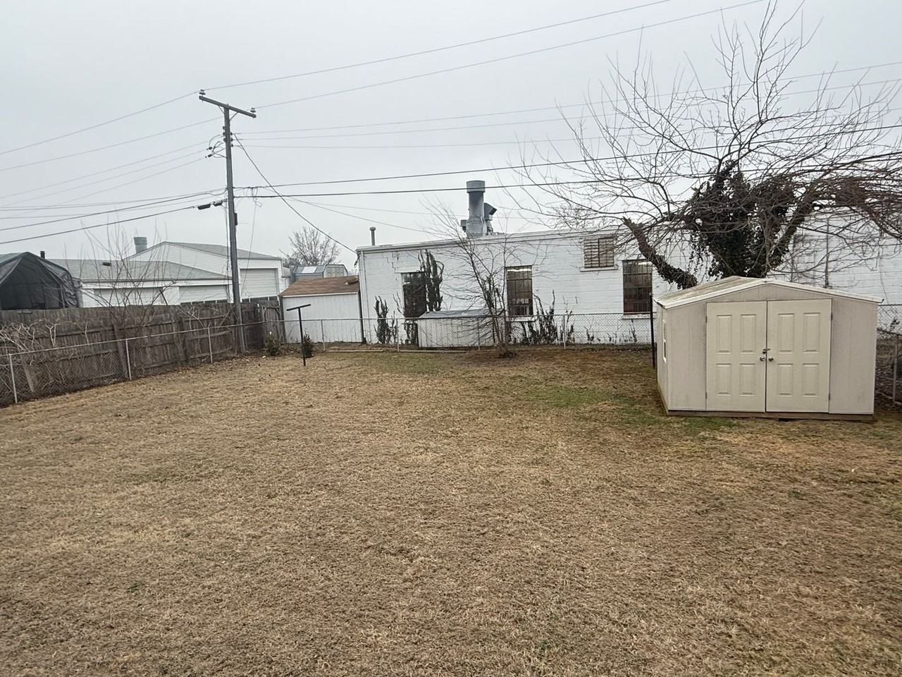 312 Woodford St - Photo 2 of 5