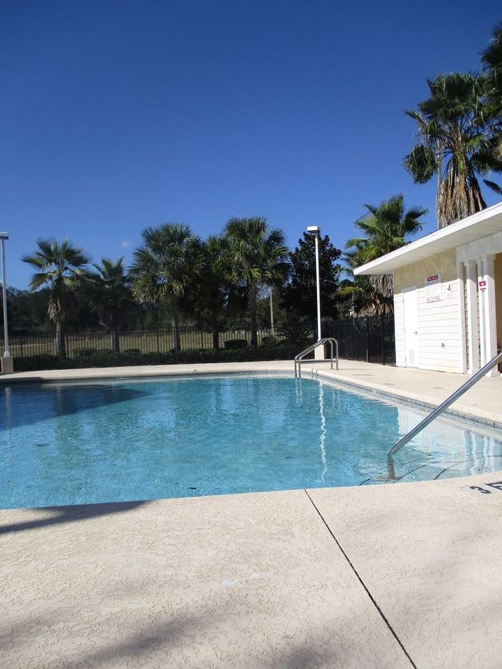 1601 Nw 29th Rd #3 - Photo 3 of 48