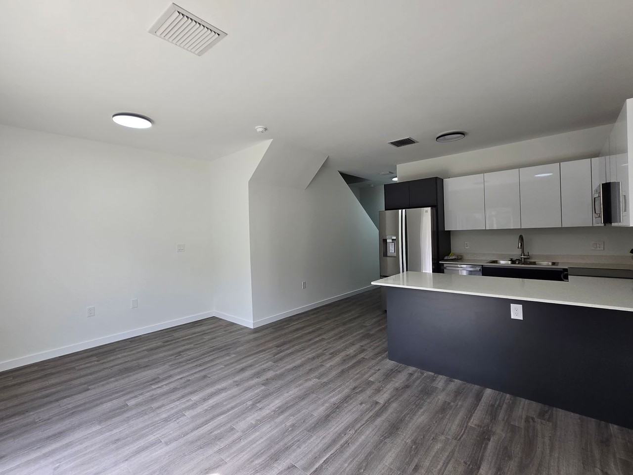 1601 Nw 29th Rd #3 - Photo 5 of 48