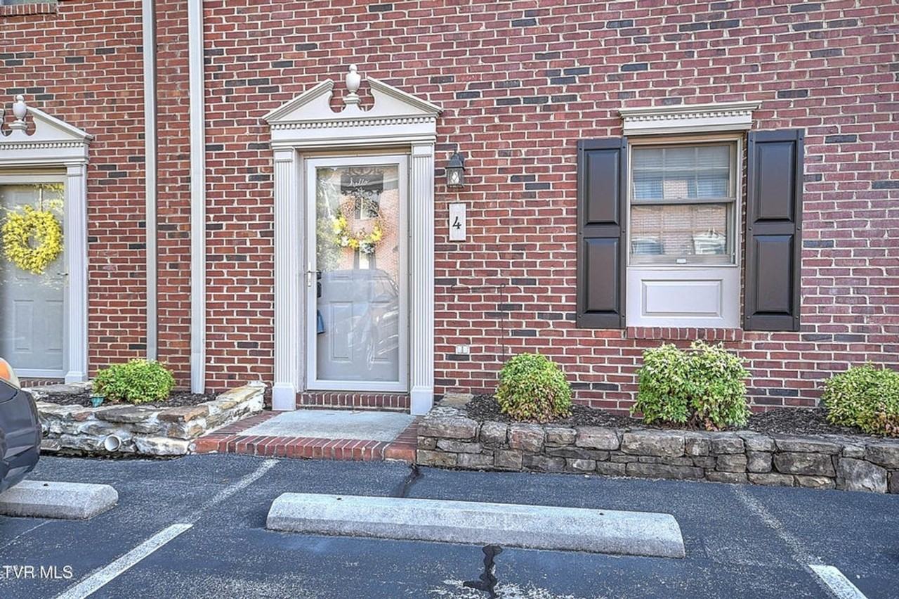 1201 E 8th Ave #4 - Photo 2 of 32