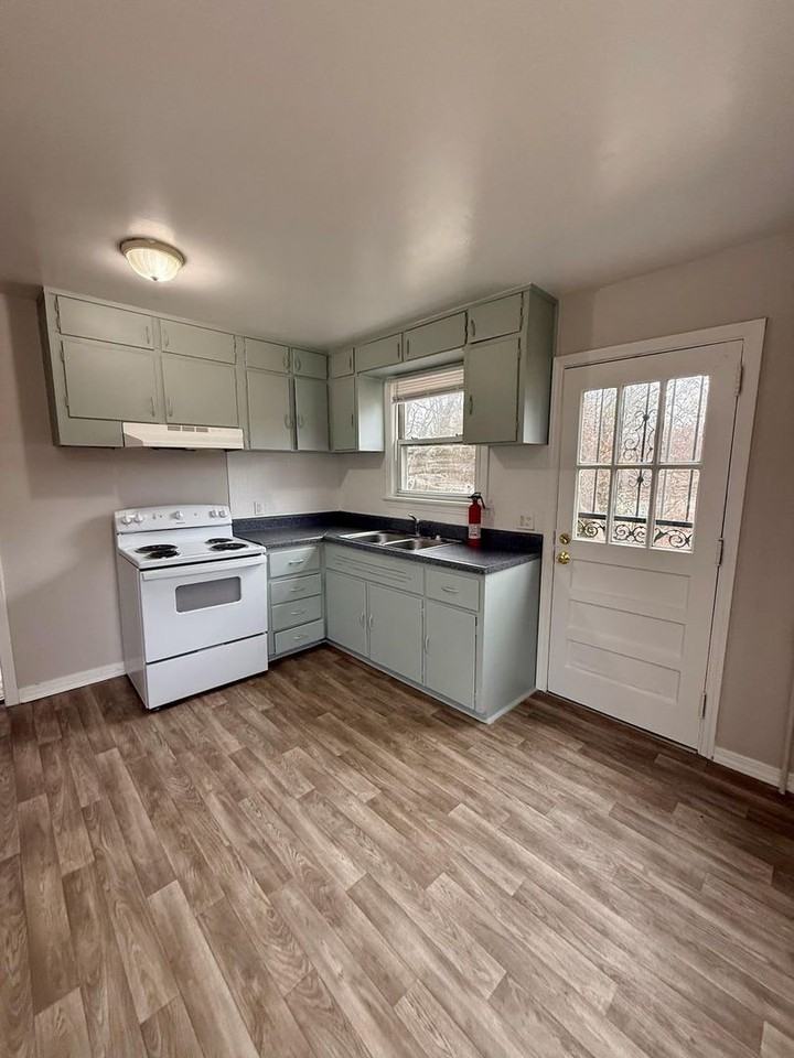 2406 Wilson Ave - Photo 3 of 6