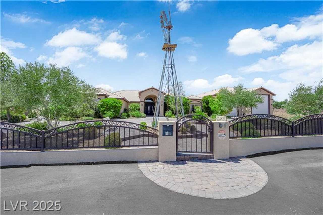 4455 W Ford Ave - Photo 3 of 50