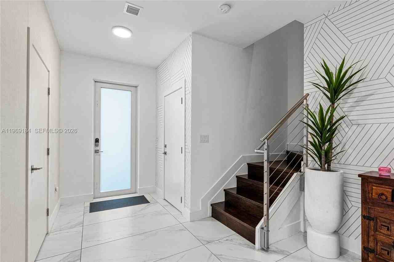 10373 Nw 68th Ter - Photo 6 of 50