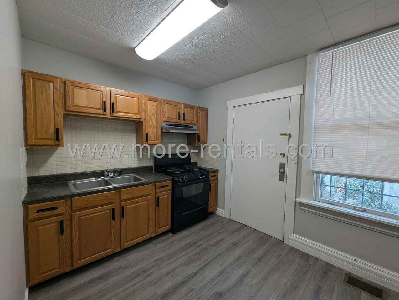 757 1/2 S 3rd St - Photo 4 of 10