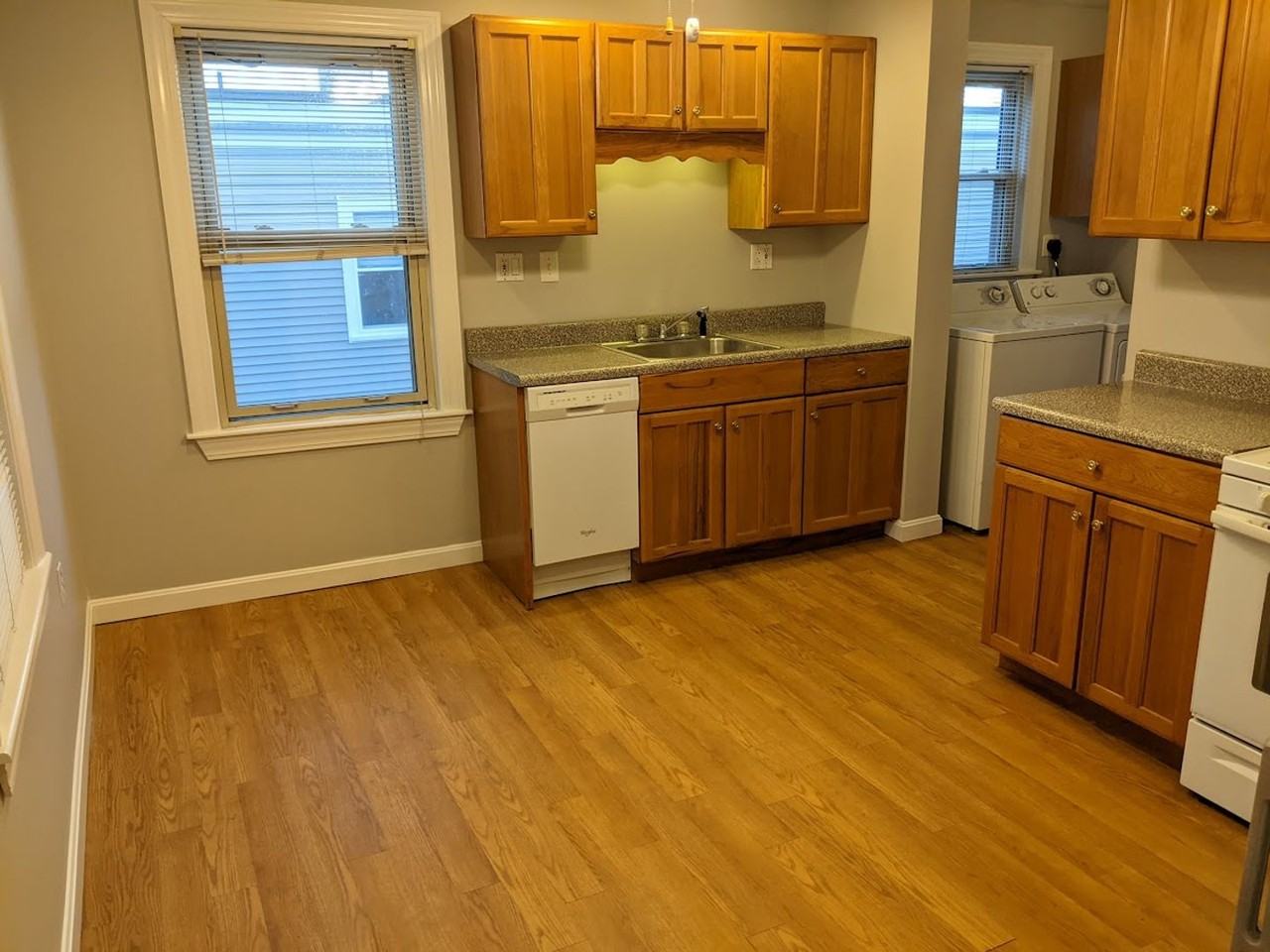 66 Brock St - Photo 2 of 8