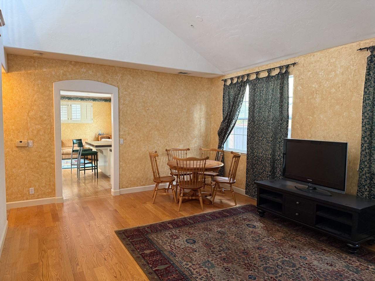 444 Tyndall St - Photo 6 of 20