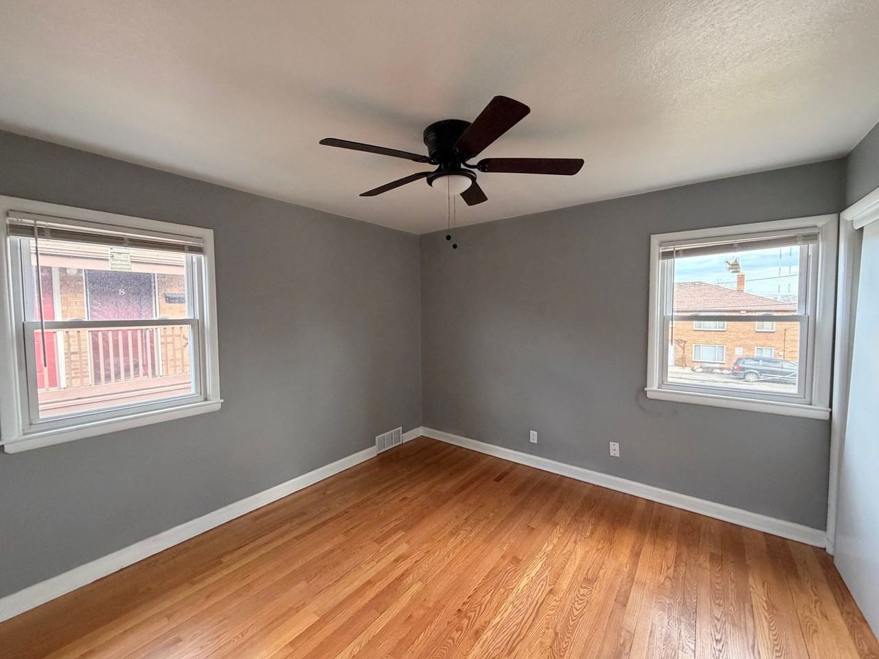 5824 N Teutonia Ave - Photo 5 of 9