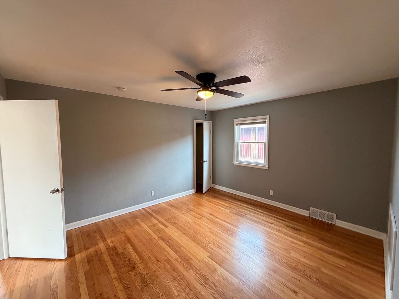 5824 N Teutonia Ave - Photo 6 of 9