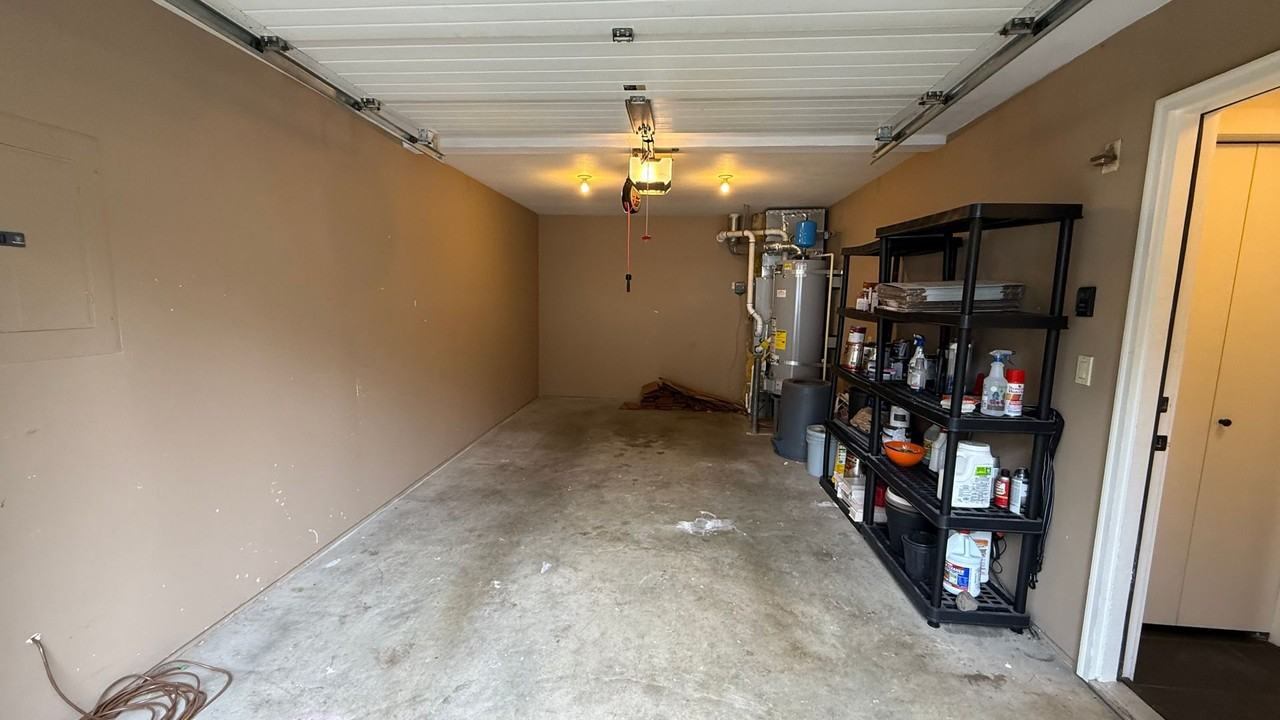 243 Sw Palatine Ct - Photo 7 of 28