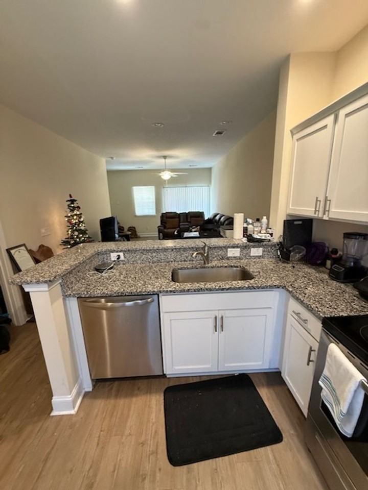 242 Admiration Ave - Photo 5 of 24